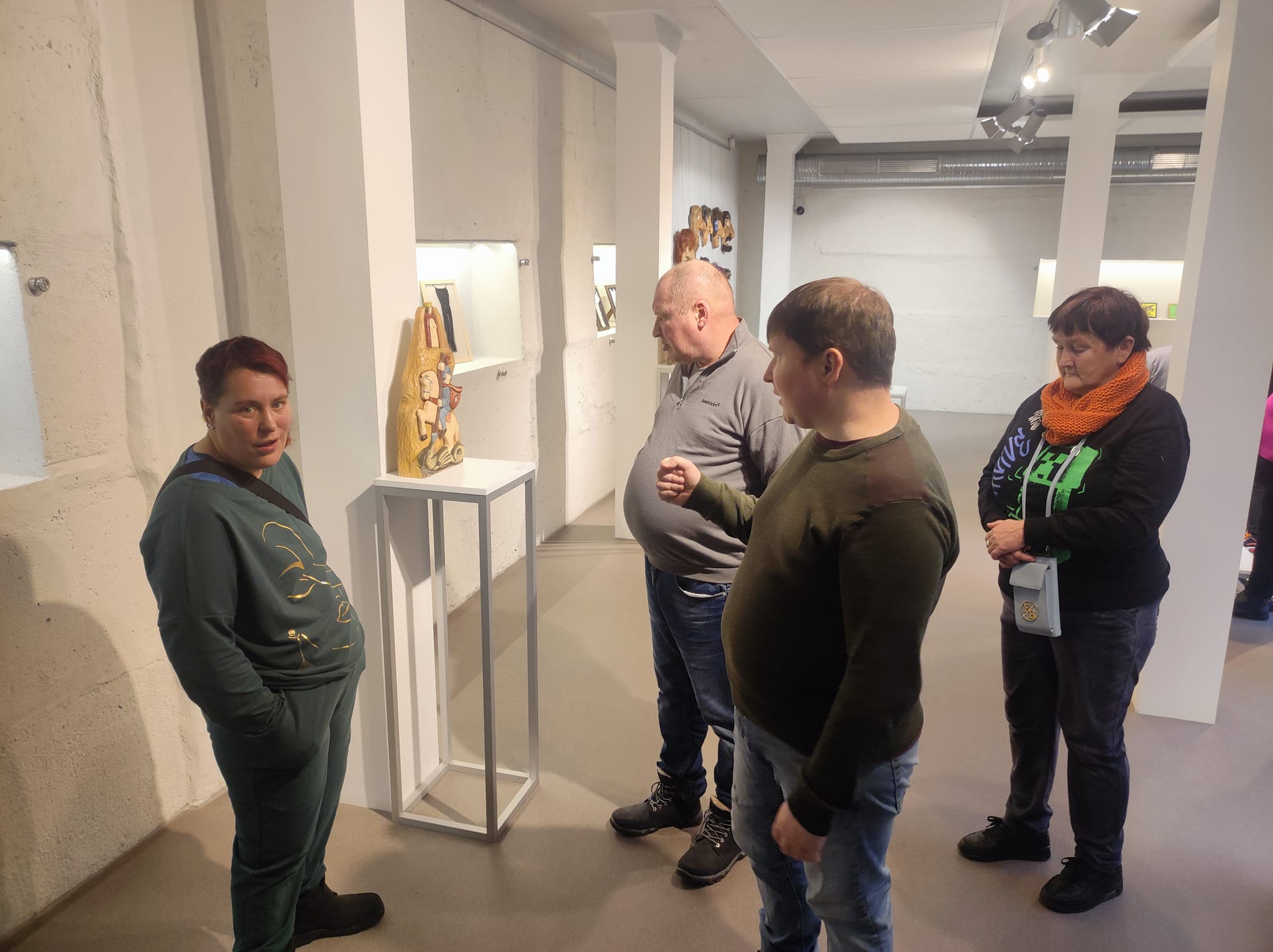 „Members of “Olimpikas’ view an exhibition at the Juozas Liaudanskis Gallery
