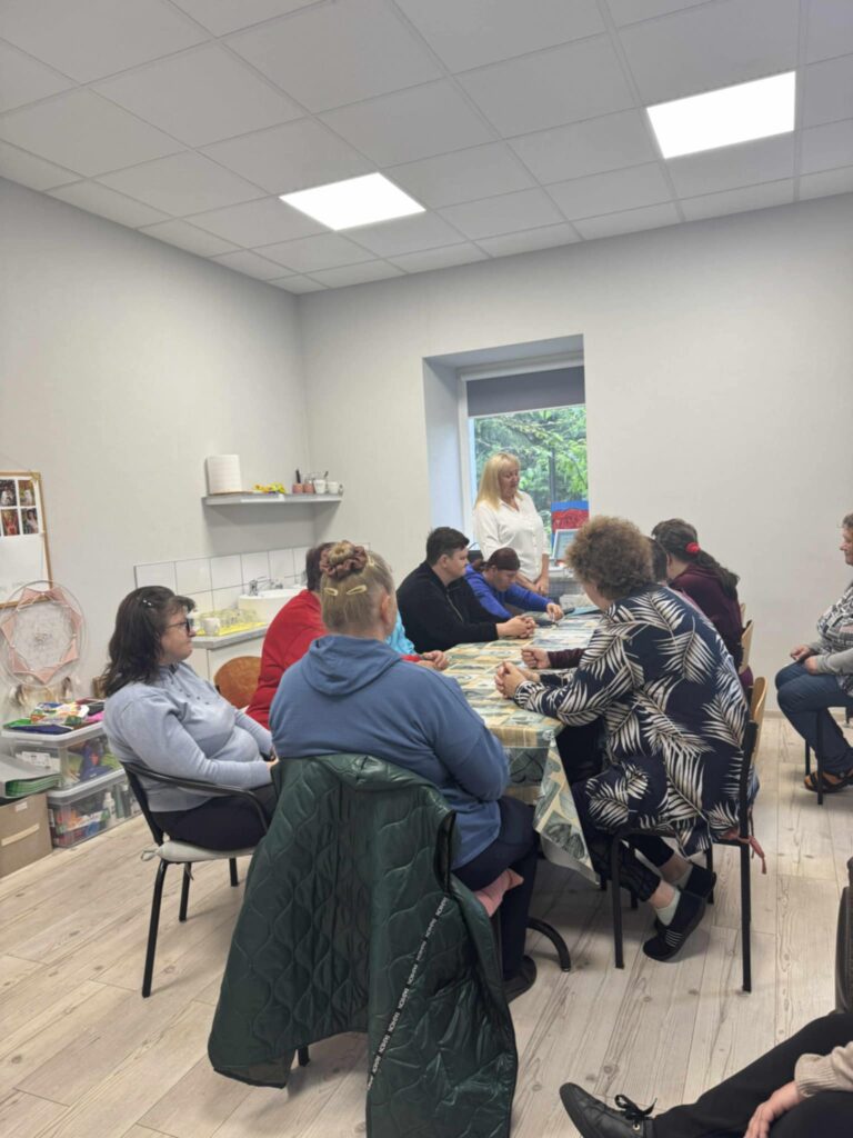 Participants discuss healthy eating habits