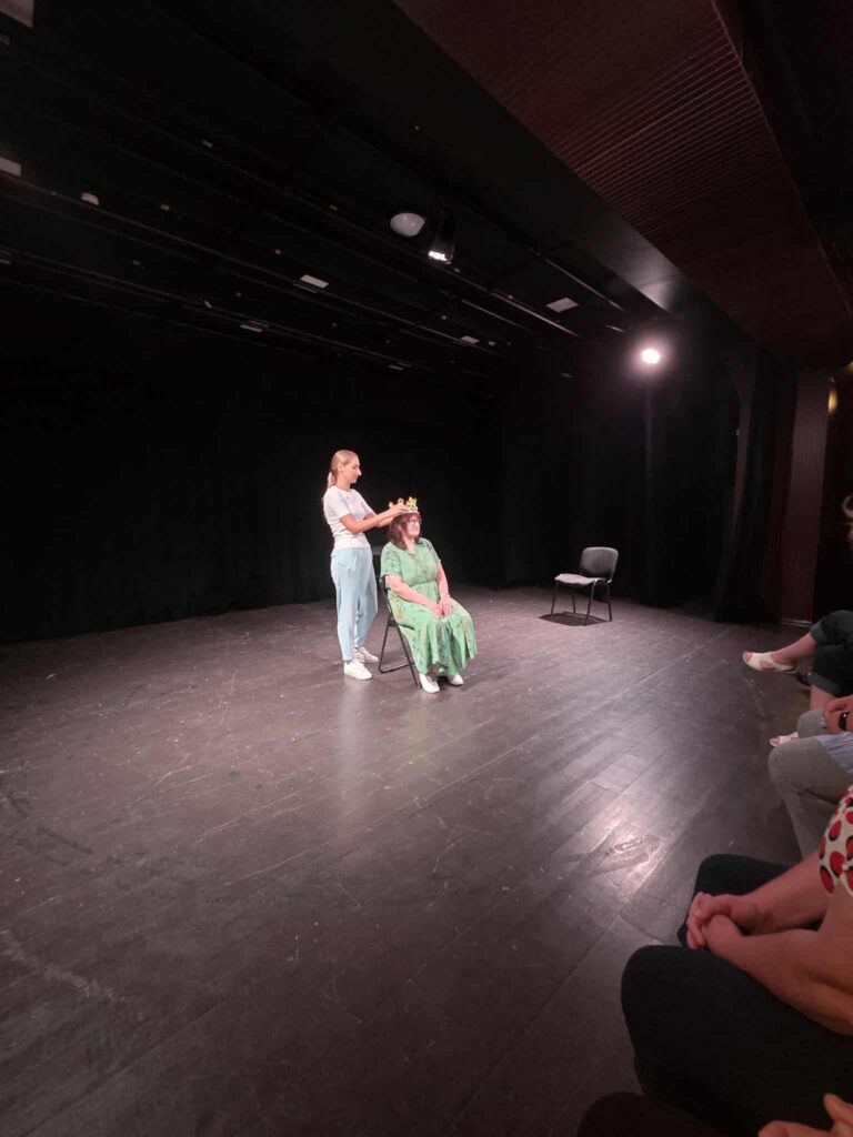 Two participants are carrying out an improvisation task