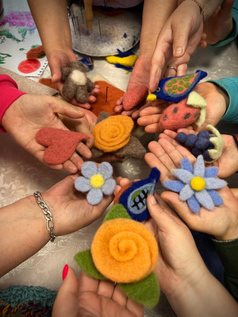 Wool flowers, spirals and other handicrafts made by the participants